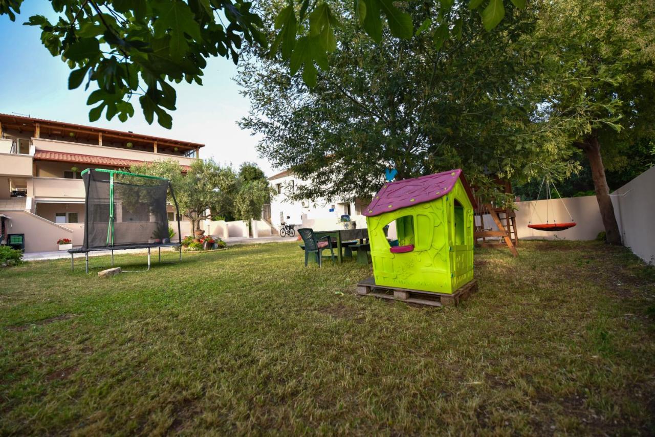 Apartmani Kristijan スヴェティ・ペタル エクステリア 写真