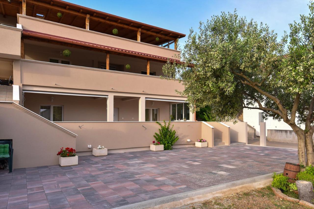 Apartmani Kristijan スヴェティ・ペタル エクステリア 写真