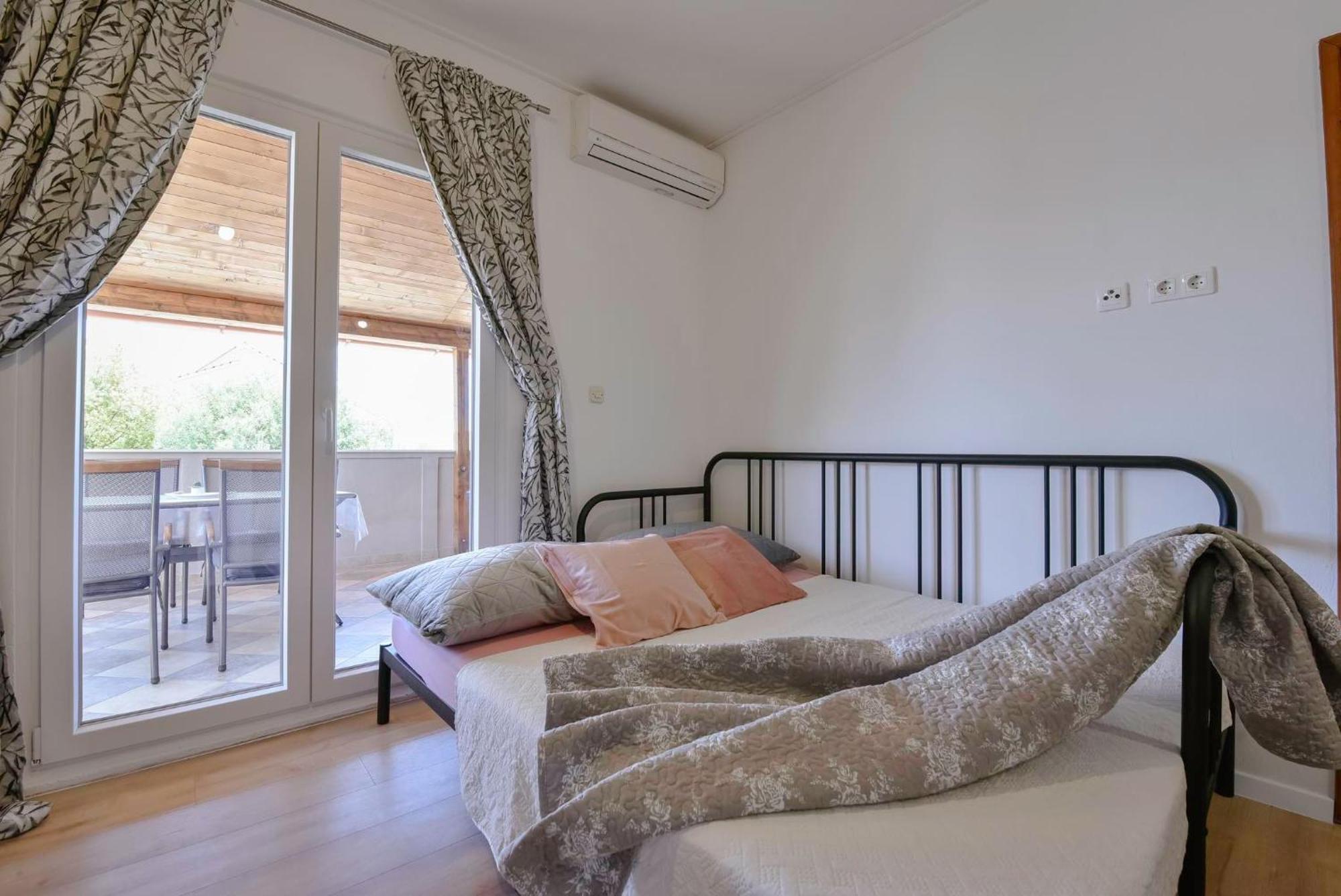 Apartmani Kristijan スヴェティ・ペタル エクステリア 写真